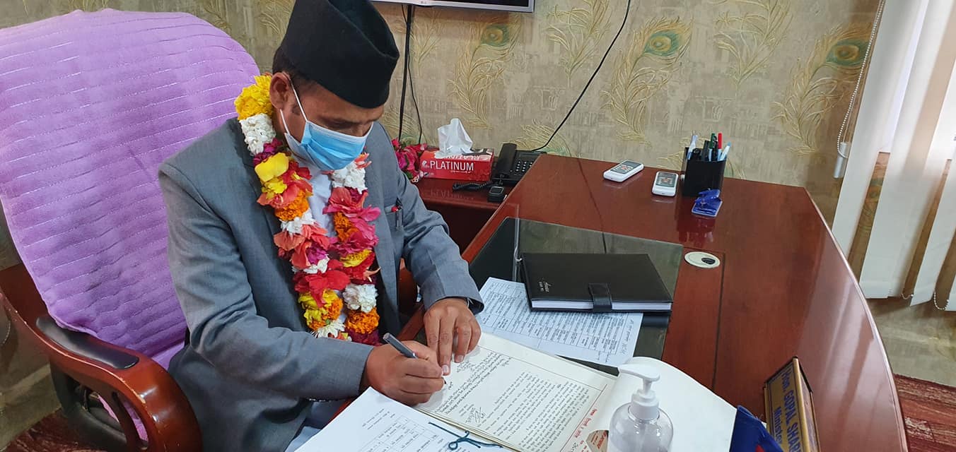 नवनियुक्त आर्थिक मामिला तथा योजना मन्त्रीको पहिलो हस्ताक्षर दुर्गमको विकासका लागि